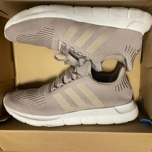 Womens Adidas Swift Run